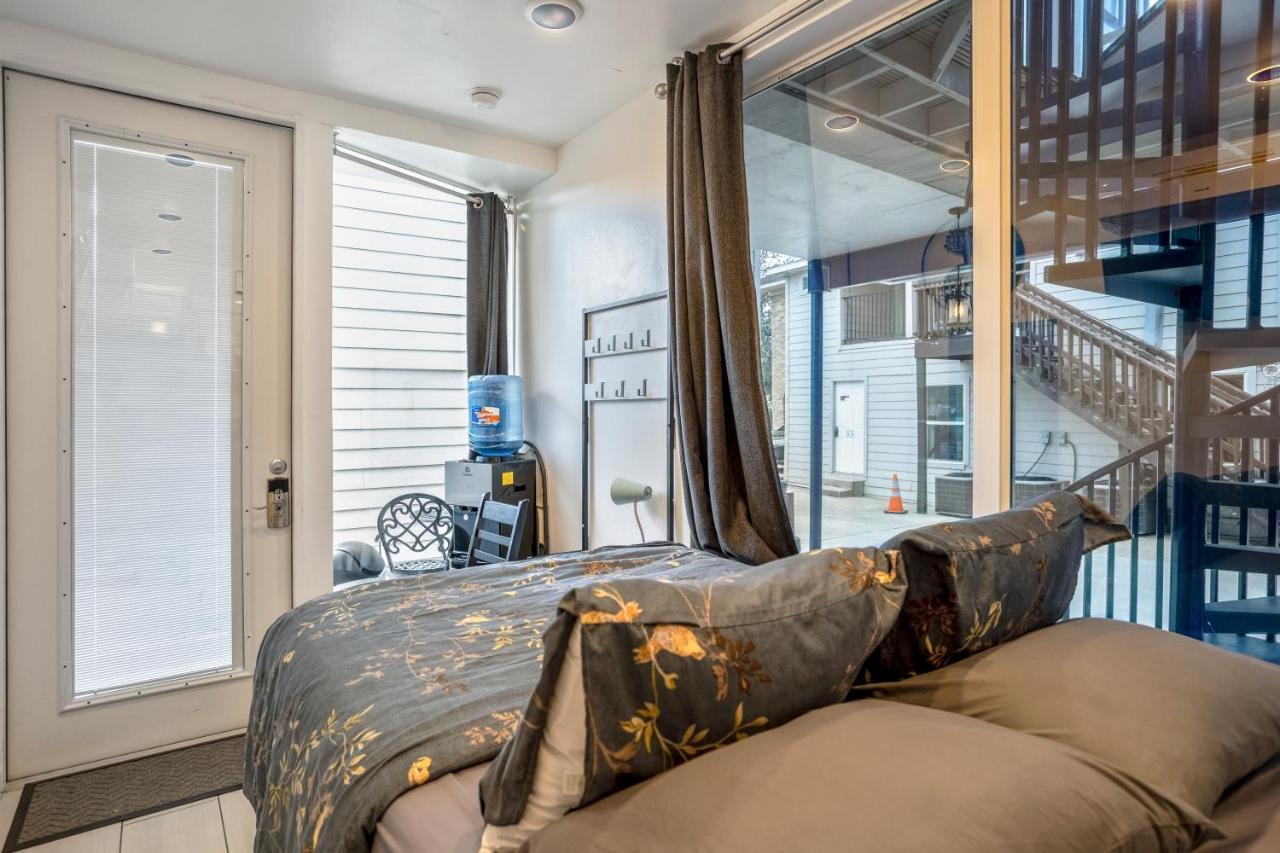 Апартаменты East Downtown Mico-Luxe Container Living Pod #8 Хьюстон Экстерьер фото